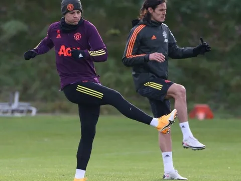 Tìm bến đỗ mới, Cavani liên hệ với "hàng thải" Man Utd