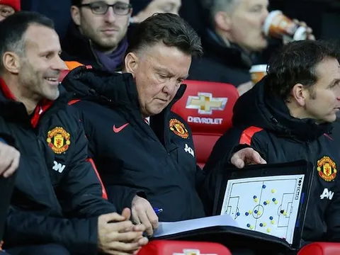 Van Gaal chỉ ra cái tên khiến Rafael bị loại khỏi đội hình M.U