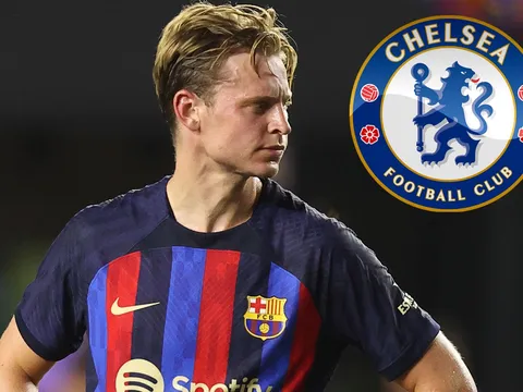Chelsea cách De Jong một bước chân