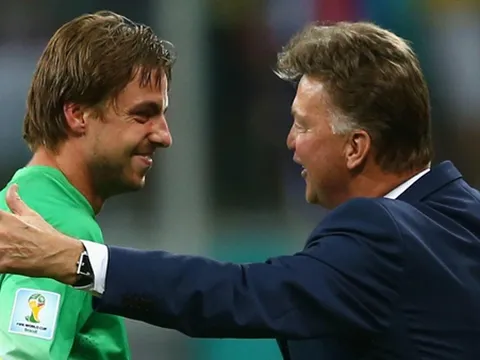 Van Gaal trừng phạt chuyên gia bắt phạt đền của tuyển Hà Lan
