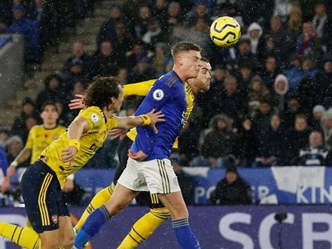 Đây, vẻ mặt của Unai Emery ở King Power ngày Arsenal thất bại