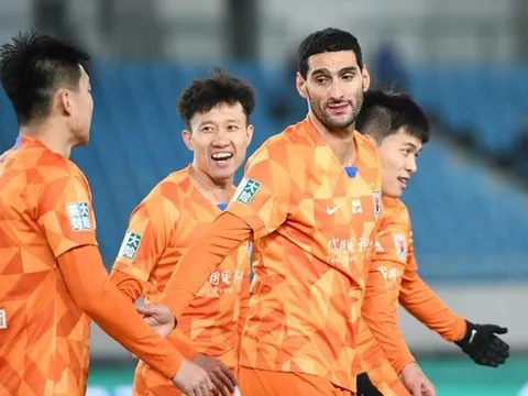 ‘Tóc xù’ một thời của M.U khiến cựu danh thủ Arsenal từ chức