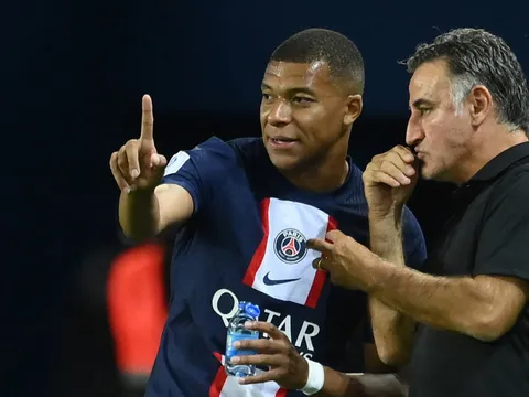 "Tôi đang cố trấn an Mbappe"