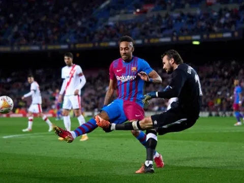 "Tôi hy vọng Barca hoặc đội bóng lớn khác sẽ đến rước tôi vào mùa hè"