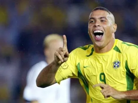 "Tôi ngủ với Ronaldo nhiều lần hơn cả với vợ mình"