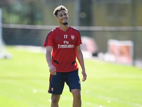 'Tôi nóng lòng được xem trung vệ trẻ đó của Arsenal thi đấu'
