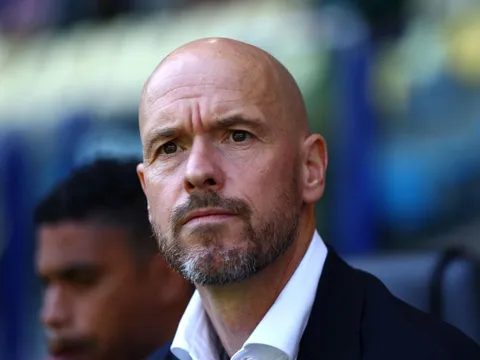 "Tôi thậm chí sẽ chọn Arsenal trước Man Utd, họ là một mớ hỗn loạn"