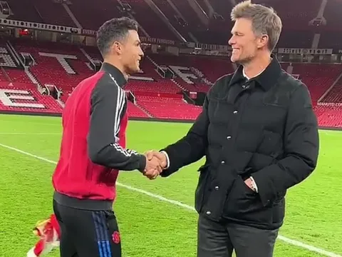 Ronaldo gặp gỡ nhân vật đặc biệt