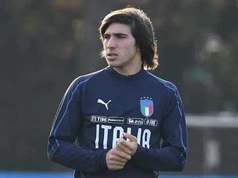 Đàn anh chấn thương, 'Pirlo 19 tuổi' được gọi lên tuyển