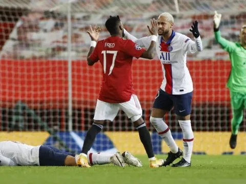 Top 10 "bad boy" vòng bảng Champions League: Hung thần Fred, Balotelli đệ nhị và cú sốc số 1