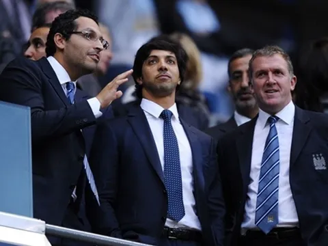 10 chủ thể thao giàu nhất: Sheikh Mansour vượt mặt nhà Kroenke