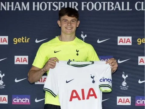 Tottenham công bố tiền đạo tài năng