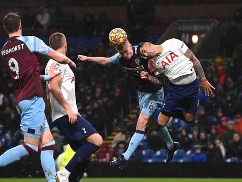 Tottenham thua đội hạng 19, đánh mất lợi thế trước Quỷ đỏ