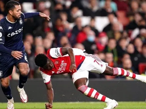 Tottenham tranh mua ngôi sao Villa với Arsenal