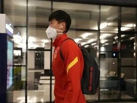 Tuyển Trung Quốc lặng lẽ về nước