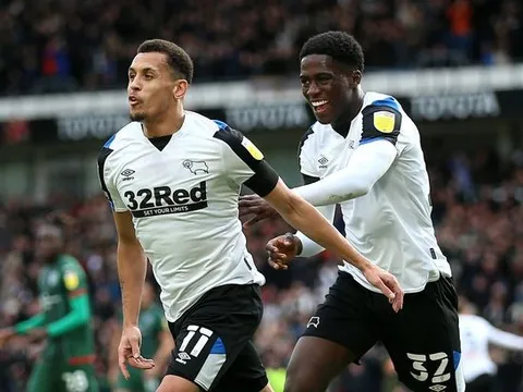 'Trai hư' M.U lập cú đúp, Rooney tạo nên điều tuyệt vời cho Derby County