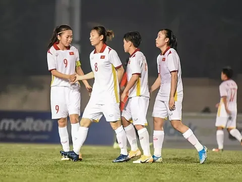 Trận đấu của tuyển nữ Việt Nam bị hoãn 30 phút