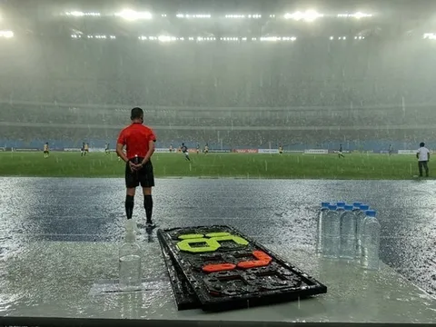 Trận ra quân của đội chủ nhà U23 Campuchia gặp sự cố