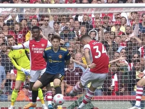 Tranh cãi về bàn thắng thứ 3 của Arsenal trước Man Utd