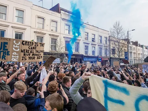 Tranh cãi xung quanh vụ Chelsea đổi chủ, chính phủ Anh lo ngại