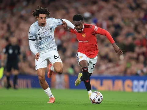 Steve Nicol nêu mắt xích yếu nhất ở hàng thủ Liverpool