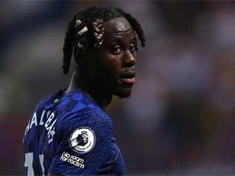 Trevoh Chalobah hưởng lợi bởi sự thay đổi của Chelsea trên TTCN