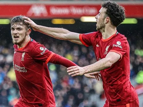 Trở lại từ chấn thương, Elliott lập siêu phẩm giúp Liverpool thắng tưng bừng