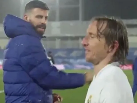 'Troll' không thương tiếc, sao Real khiến Gerard Pique tức điên