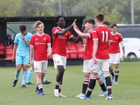Trong ngày M.U thua thảm Arsenal, đàn em thắng hủy diệt 6-0