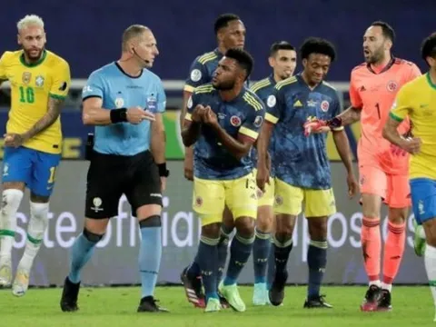 Trọng tài đúng hay sai ở bàn thắng gây tranh cãi của Firmino?