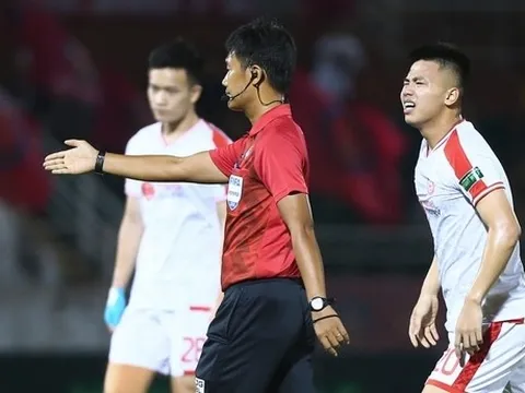 Trọng tài FIFA thổi sai phạt đền cho CLB Sài Gòn