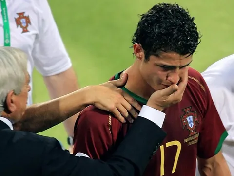 Trọng tài kể lại trận đấu Ronaldo bị phạm lỗi thô bạo tại World Cup