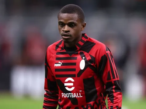 Trụ cột AC Milan lên tiếng về tương lai