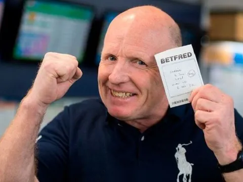 Trúng mánh nhờ Liverpool, fan cuồng M.U thừa nhận sự thật đau lòng