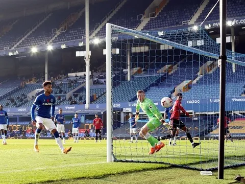 Trừng phạt Everton quá đẳng cấp, Man Utd 'xịn' CĐV muốn thấy đã trở lại