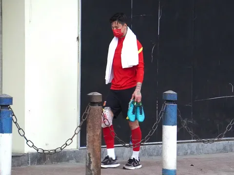 Cầu thủ trụ cột của tuyển Trung Quốc bị đau nhẹ