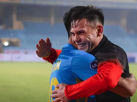 Trung vệ Việt kiều Adriano Schmidt chờ 5 năm để lên tuyển Việt Nam