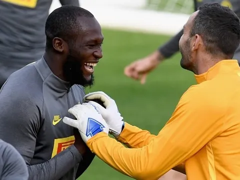 Trước giờ chạm trán Dortmund, Lukaku ân cần với cựu đội trưởng Atletico Madrid
