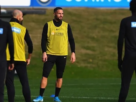 Trước giờ sinh tử, Conte có hành động lạ tại Inter Milan