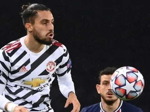 Trước trận gặp West Brom, Man Utd trao cờ cho "máy leo biên" cánh trái