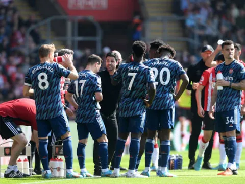 Trút cơn thịnh nộ ngay trên sân, Arteta đã đi tới giới hạn?