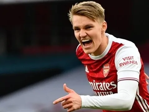 Từ bỏ Odegaard, Arsenal đón "ảo thuật gia" 1996?