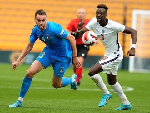 Từ phụ hồ thành người 'bắt chết' Kane và Abraham