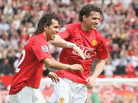 Từ Schmeichel đến Tevez: 7 cái tên từng khoác áo Man Utd và Man City