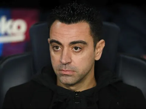 Tuần trăng mật của Xavi với Barca kết thúc