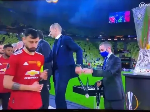 Tức tưởi, dàn sao Man Utd hành xử thiếu tôn trọng với quan chức UEFA