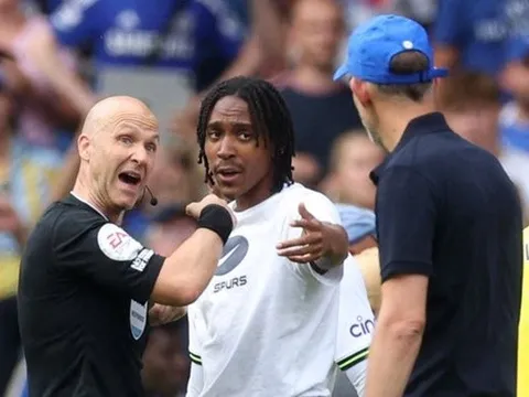 Sau thẻ đỏ, Tuchel đối mặt thêm án cấm chỉ đạo