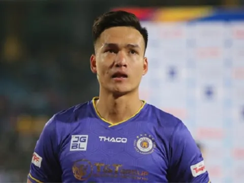 "Tung cước" thô bạo, sao Hà Nội FC khiến Trưởng ban trọng tài nổi giận