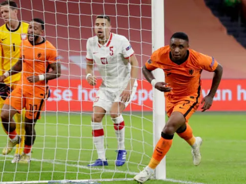 Tung đội hình cực mạnh, Hà Lan hạ gục "Đại bàng trắng" Ba Lan