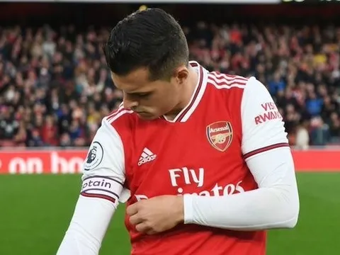 Tước băng Xhaka, Arsenal làm gì còn thủ lĩnh?